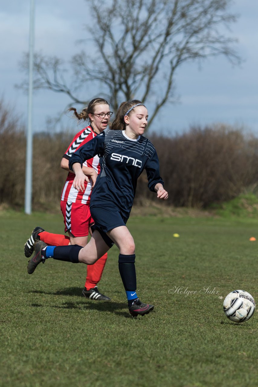 Bild 140 - C-Juniorinnen TSV Zarpen - TuS Tensfeld : Ergebnis: 2:1